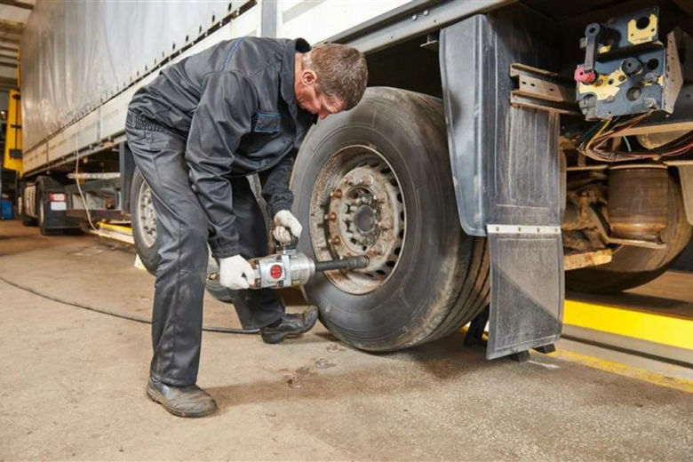 trailer repair shops